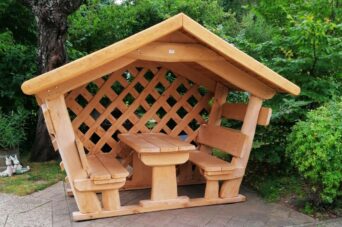 Gartenmöbel aus Massivholz