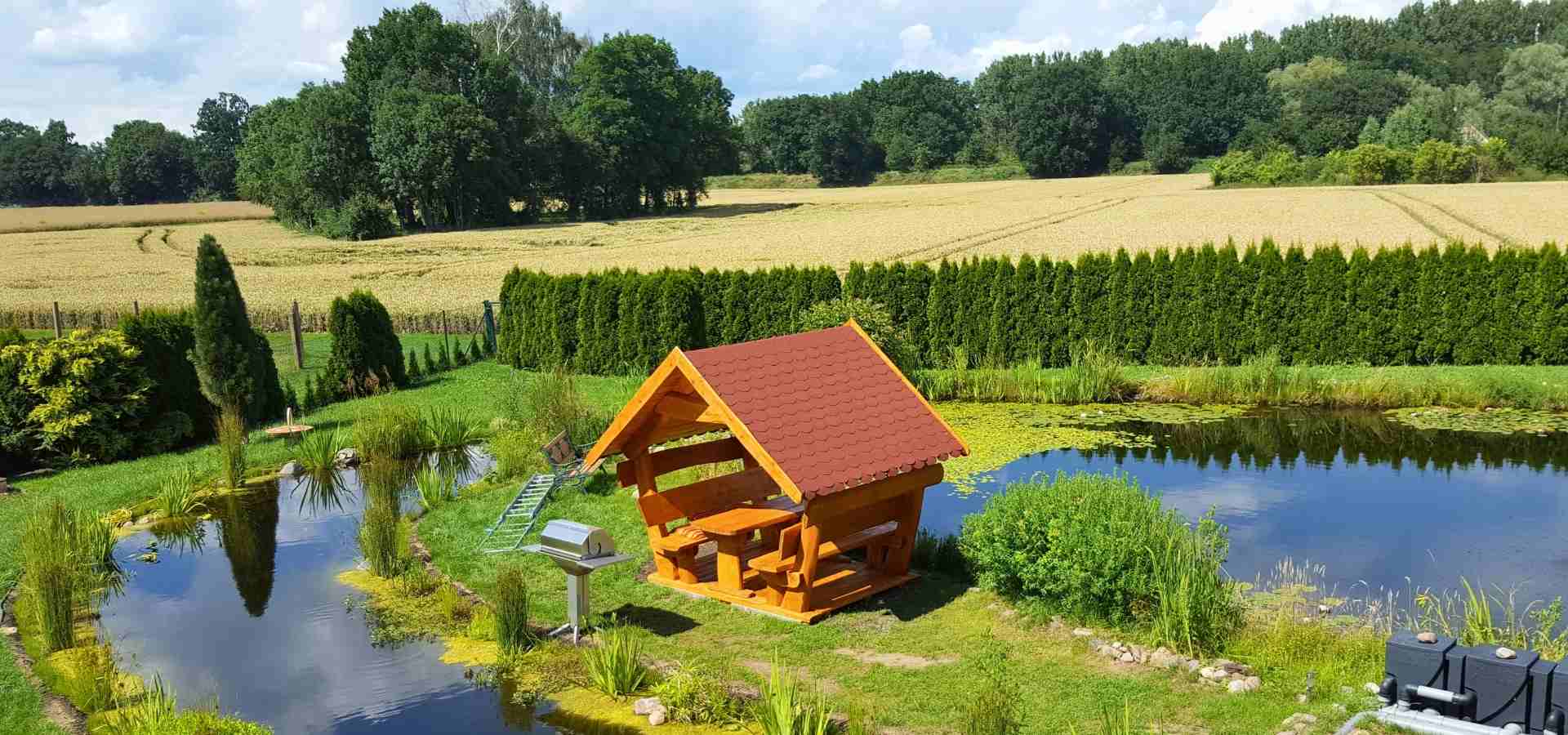 Gartenlaube aus Massivholz