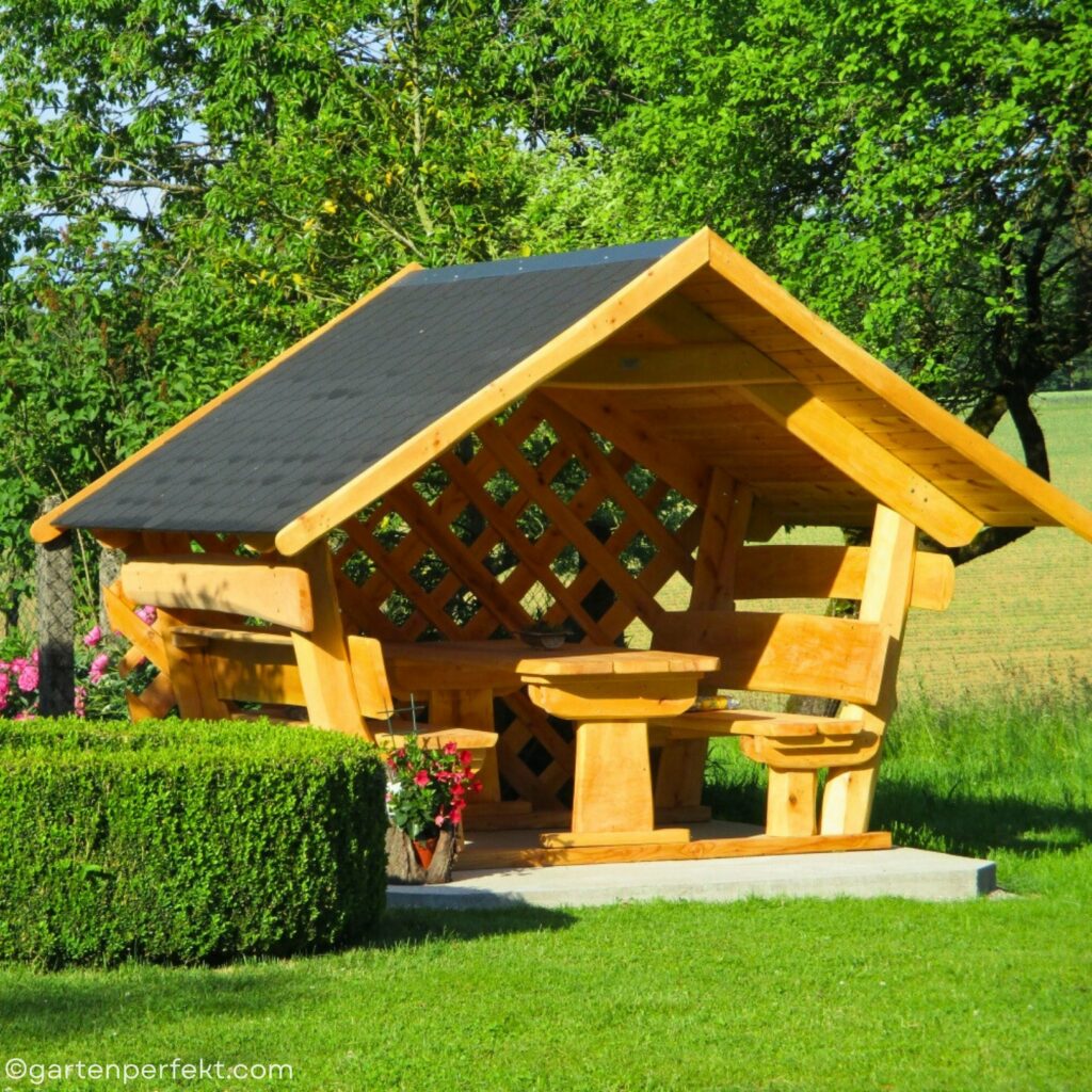 Rustikale Gartenlaube