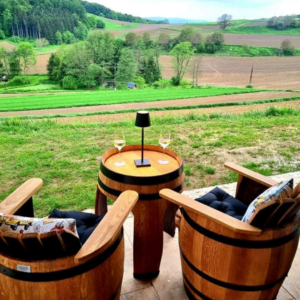 Gartenmöbel und Fassmöbel aus Massivholz