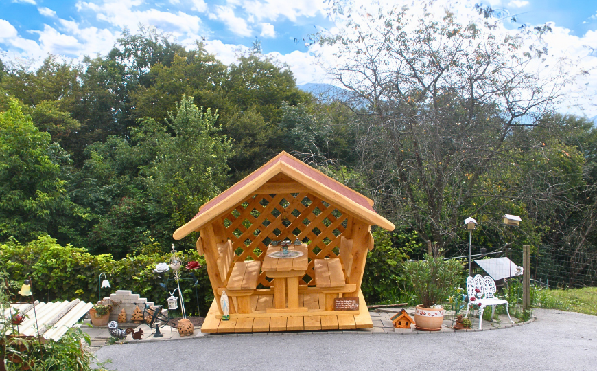 Gartenlaube aus Massivholz Gartenmöbel mit Dach